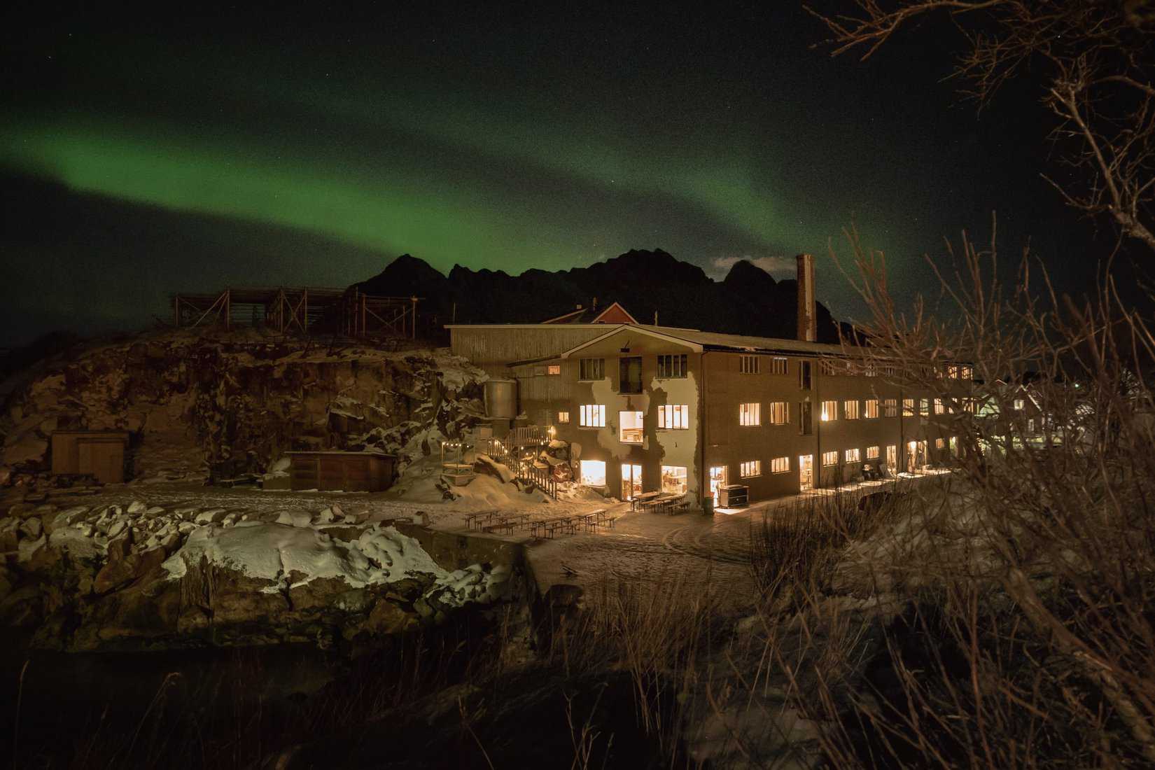 Northern Lights in Henningsvær Lofoten